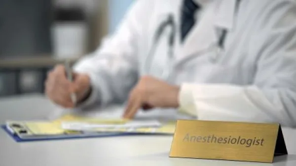 anesthesiologist writing notes